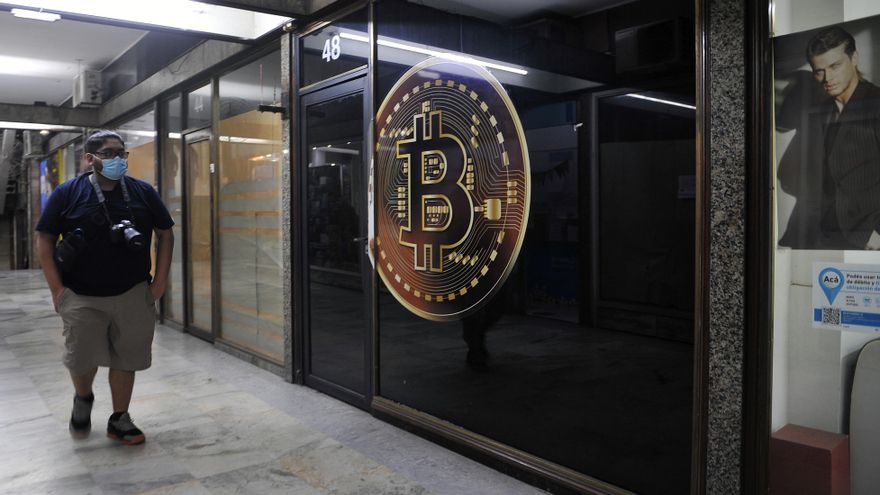 Damnificados por $LIBRA acusan a Milei de hacer promoción "engañosa" de la criptomoneda