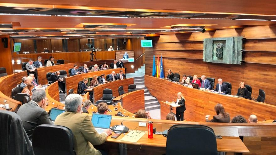 Asturias inicia el trámite de la improbable reforma del Estatuto, que necesita el voto del PP para oficializar las lenguas propias