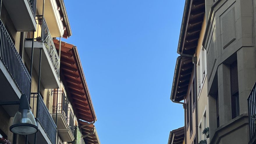 유서 깊은 구시가지와 독특한 자연환경을 갖춘 중세 시대의 바스크 도시