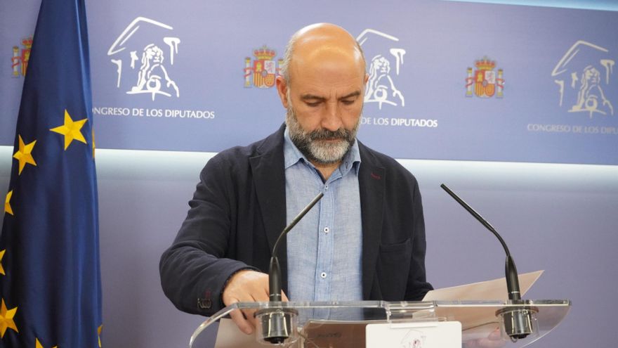 Archivo - El diputado del BNG en el Congreso, Néstor Rego, en rueda de prensa.
