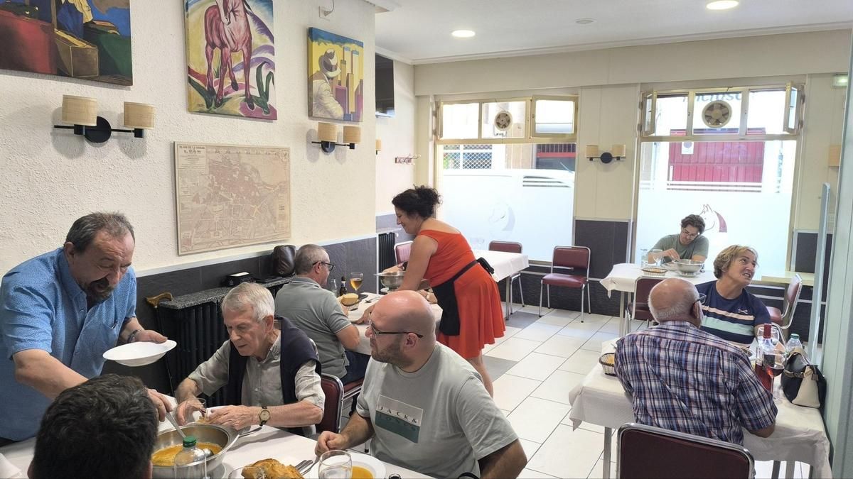 El tradicional restaurante Caballo Rojo vuelve a abrir sus puertas en León cuatro meses después de su cierre