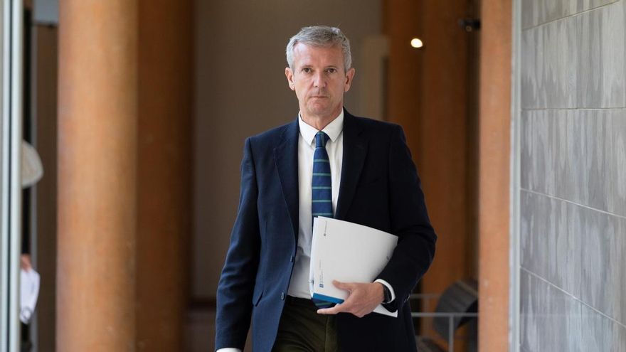 El sucesor de Feijóo en la Xunta se aleja de la tesis de la trama de incendiarios que impera en el PP