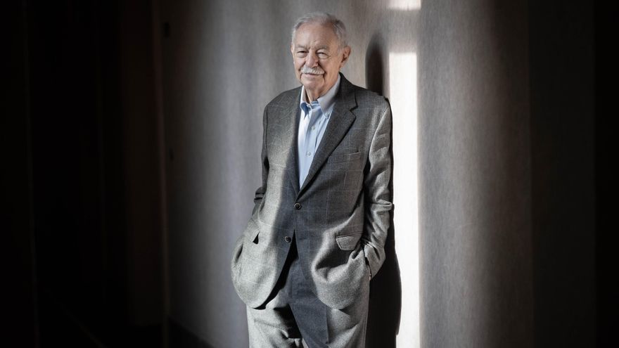 Eduardo Mendoza vuelve con una novela policíaca que consideró "una tontería" pero escribió con "humor exigente"