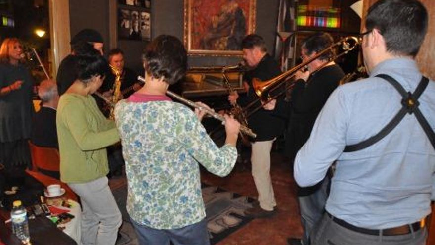 Música improvisada en el Hotel Quindós. Foto: E. López