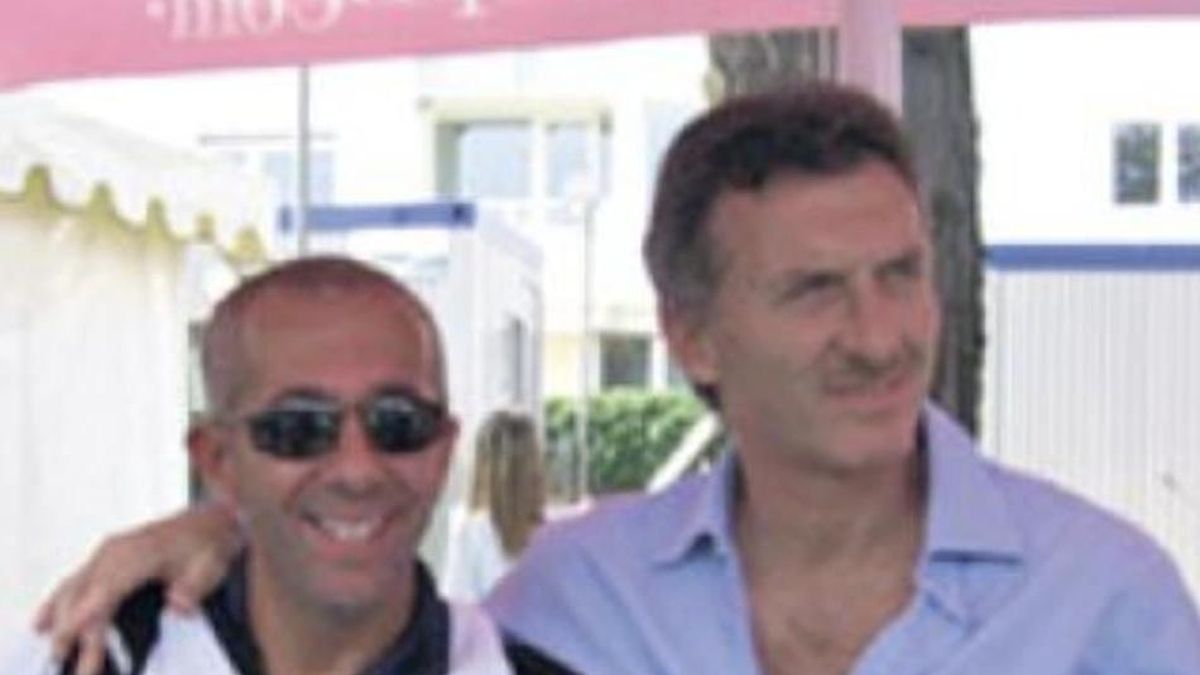 Aldo Ramírez, principal socio de la financiera, años atrás con Macri.