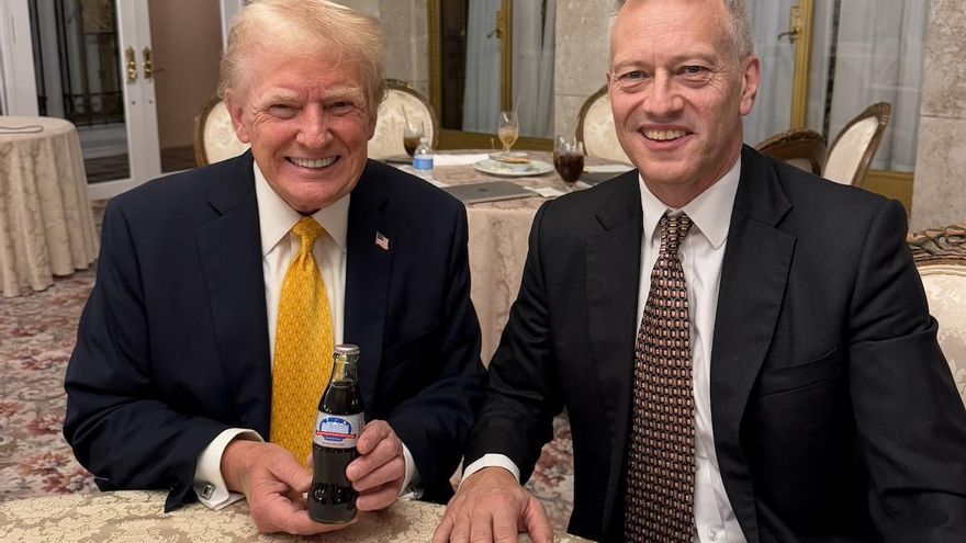 Desde cambiar la fórmula de la Coca-Cola hasta ver a Obama entre rejas: Trump ya no sabe qué hacer para tapar el fantasma de Epstein