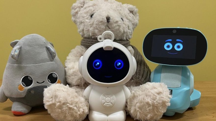 Los juguetes con inteligencia artificial que deberían divertir están enseñando cosas a los niños que asustan: prender fuego o buscar cuchillos en casa