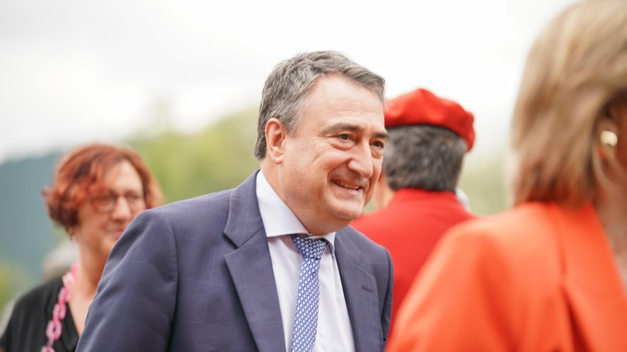 Esteban asegura que Ortuzar y él siguen siendo "amigos" y que el PNV está "más unido que nunca"