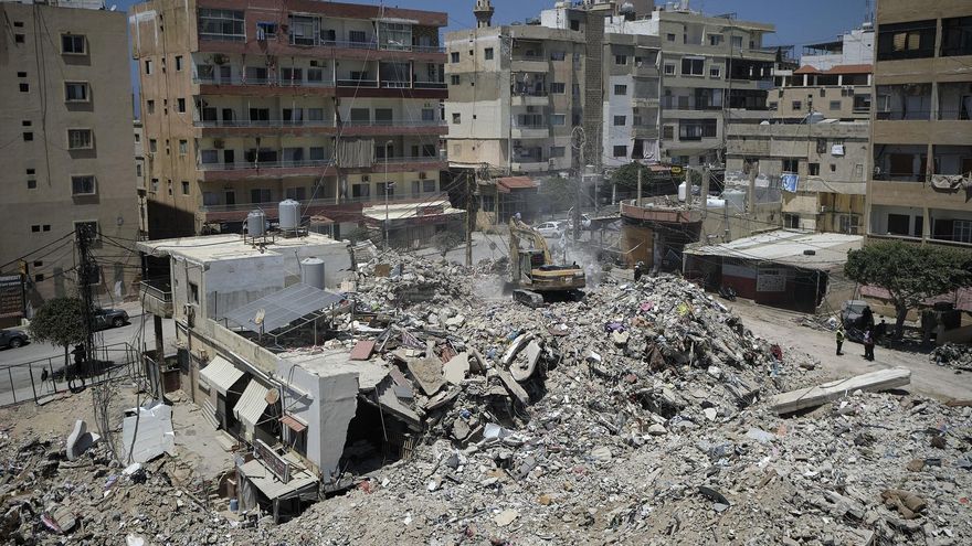 Fotografía de archivo de edificios residenciales en la ciudad de Tiro, sur de Líbano. EFE/ Edgar Gutiérrez