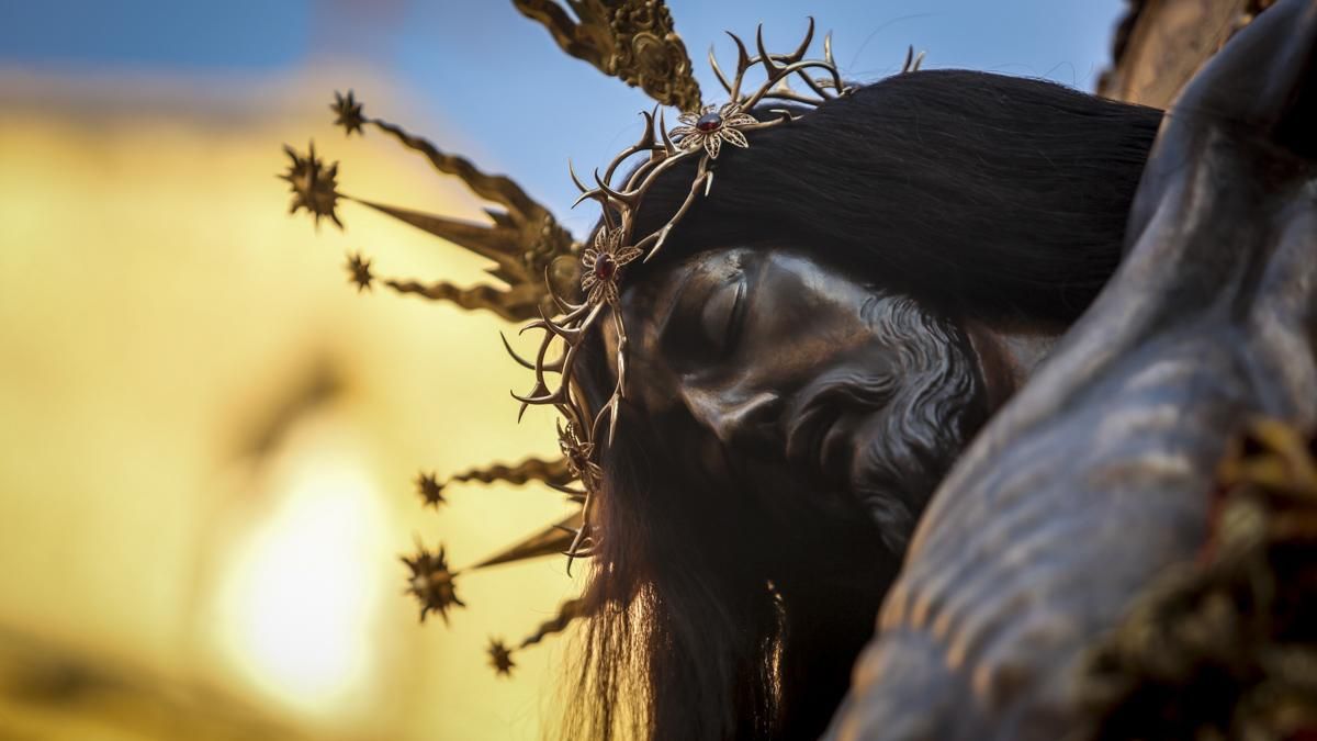 La salida procesional de la hermandad de Ánimas, en imágenes