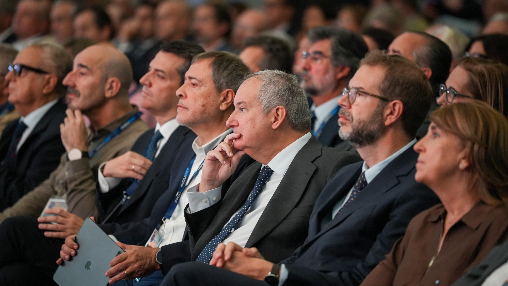 El ministro de Industria y Turismo, Jordi Hereu, y el alcalde de Córdoba, José María Bellido, durante la apertura del Foro Internacional de Defensa Indudef