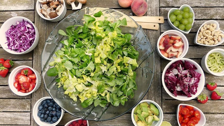 Cinco ensaladas de fruta muy refrescantes para combatir el calor del verano
