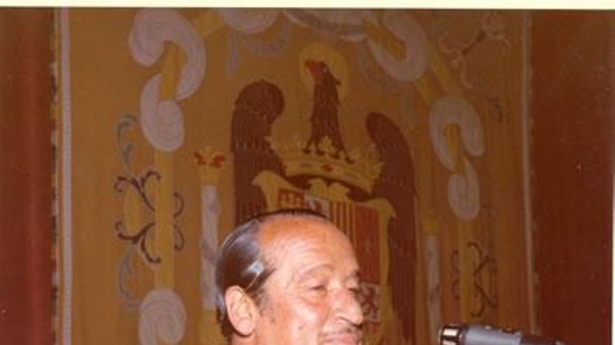 Pulseras de España y chaquetas de montería en un homenaje al falangista Jaime de Foxá en Toledo