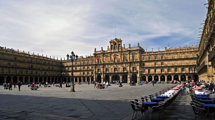 La plaza que es una obra maestra del barroco español y forma parte del Patrimonio Mundial de la UNESCO