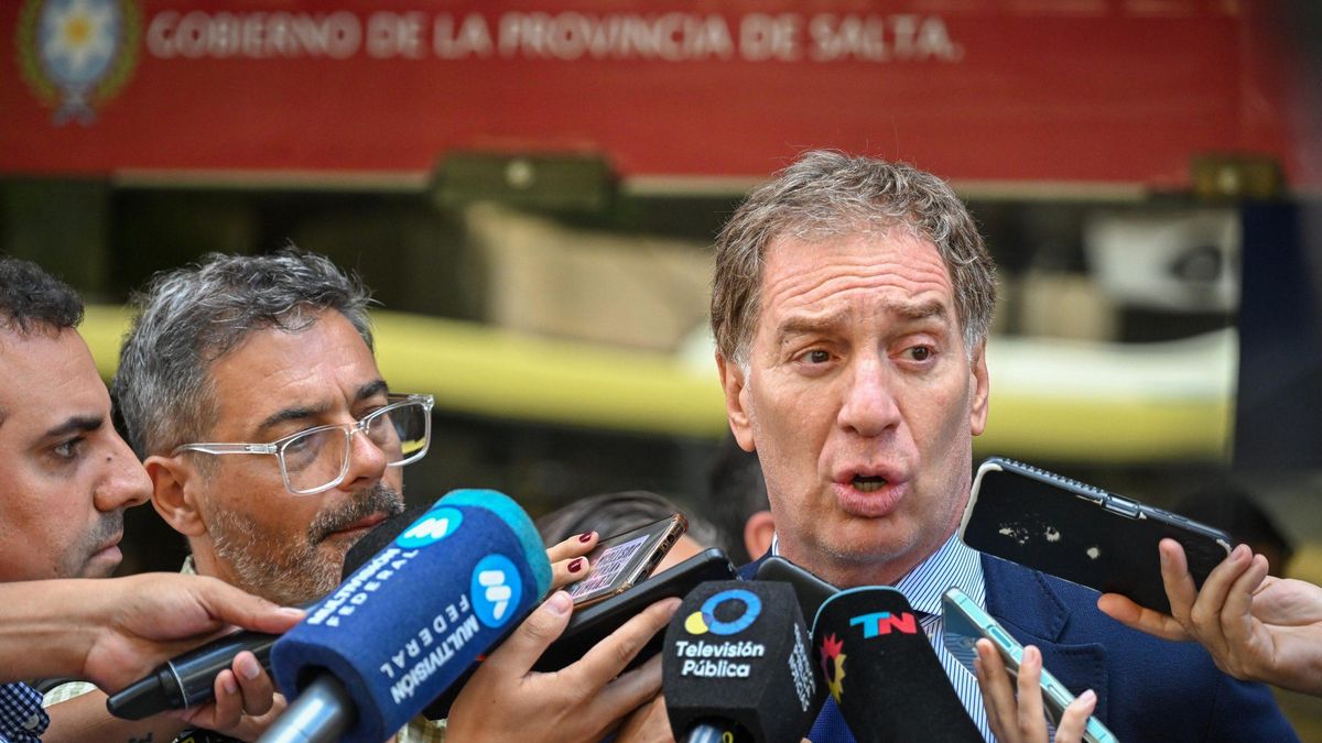 Diego Santilli al salir de la reunión con gobernadores dialoguistas en la Casa de Salta.