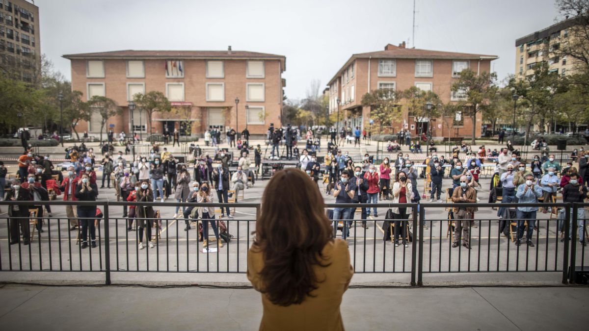 La candidata de Más Madrid al 4M, Mónica García, en Orcasitas