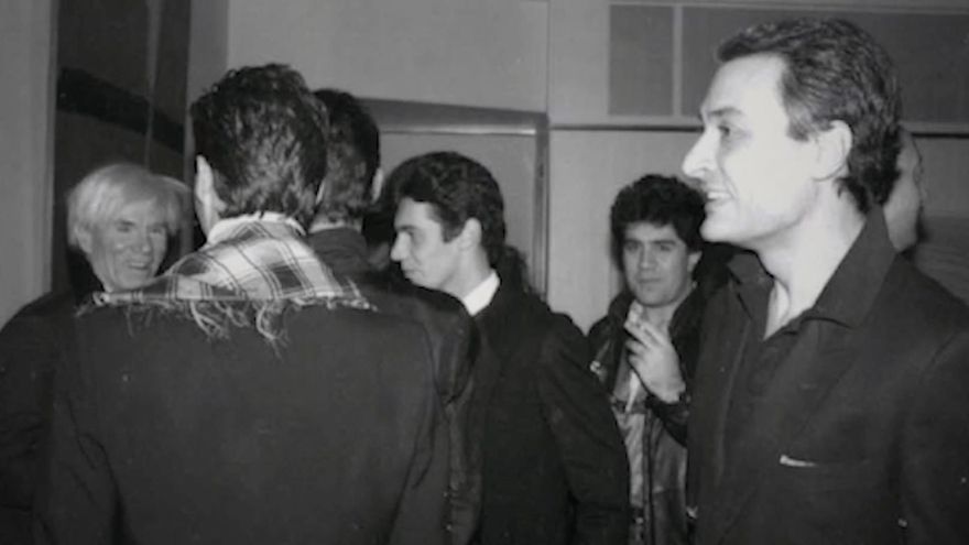 Andy Warhol y Pedro Almodóvar, en un fotograma del documental