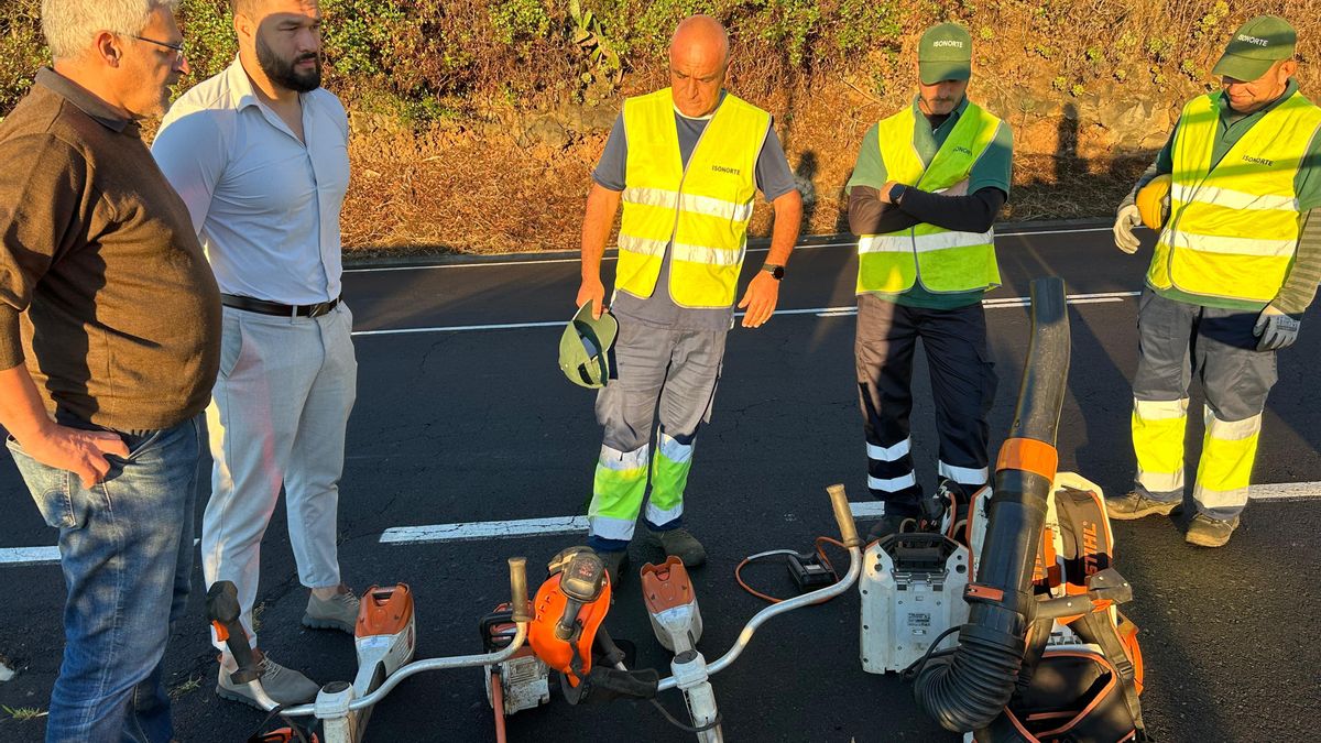Visita a la zona donde se han llevado a cabo los trabajos de limpieza de maleza en el entorno de las vías entre los municipios de Santa Cruz de La Palma y Puntallana.