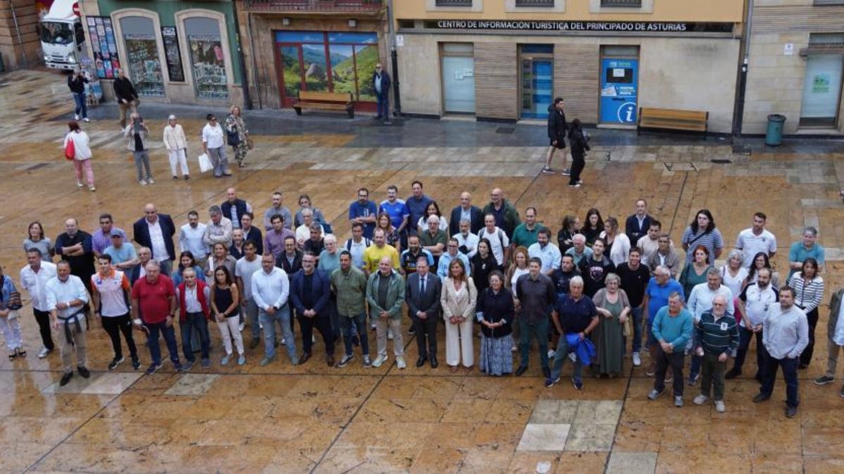 El alcalde de Oviedo, Alfredo Canteli, celebra el título 'Oviedo Capital Europea del Deporte' tras haber gastado más de 138.000 euros