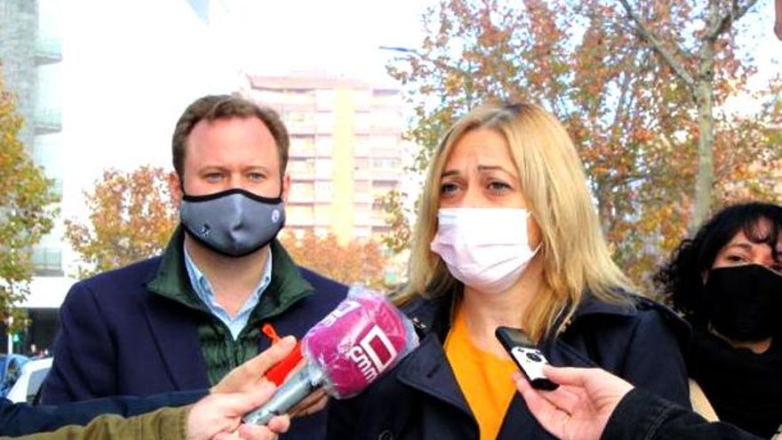 Carmen Picazo junto a Agapita García y Vicente Casañ