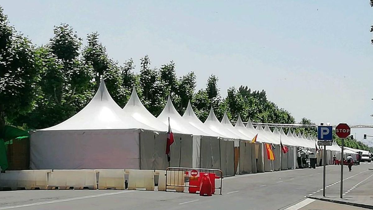 Imagen de archivo: las carpas de asociaciones vecinales y de inmigrantes instadas en Sáenz de Miera durante las fiestas de San Juan.
