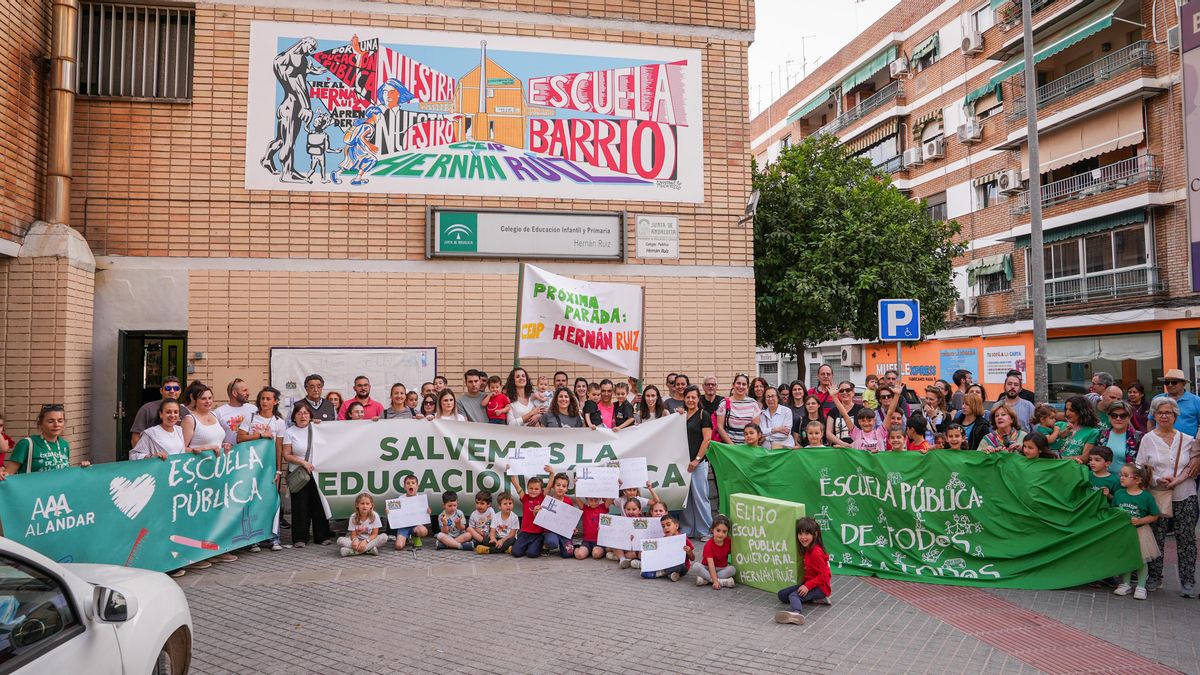 Protesta de padres del Cruz de Juárez y Hernán Ruiz por no aumentar una nueva línea
