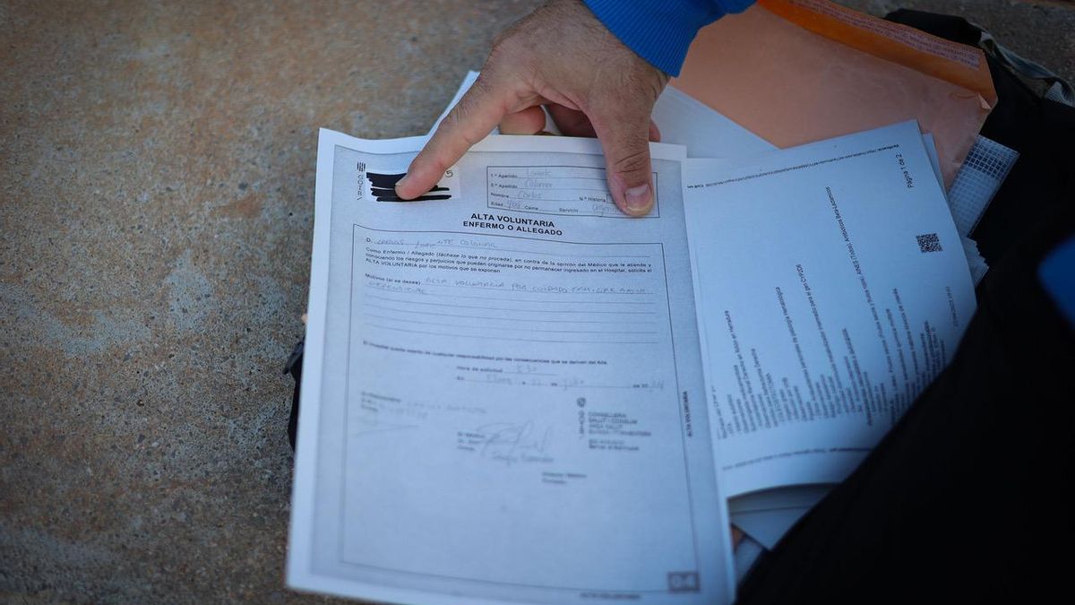 Después de unos días ingresado en Can Misses y ya con el tumor localizado en su riñón derecho, Carlos Lorente Colomar pidió el alta voluntaria para seguir cuidando de su abuela.