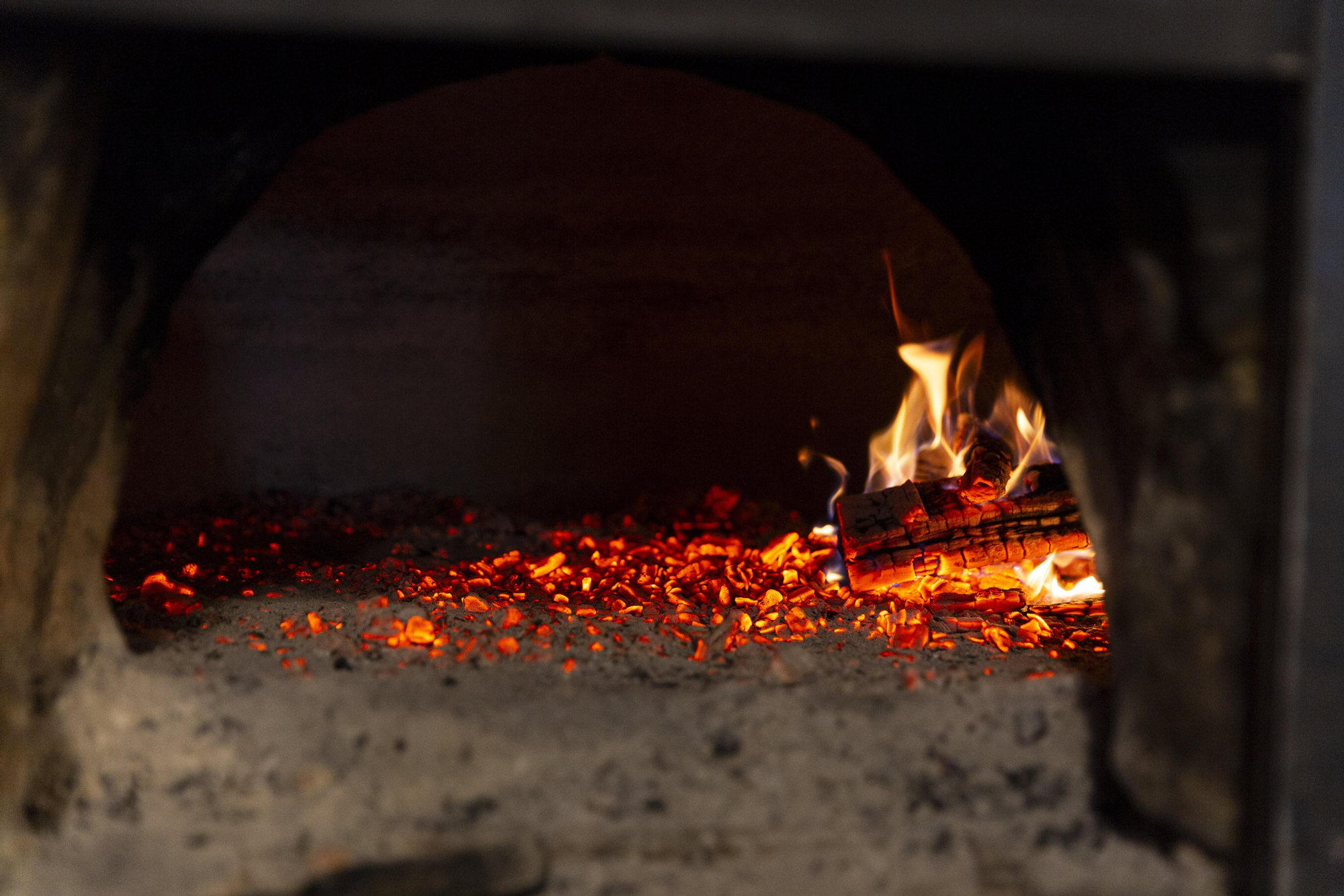 De fogones tradicionales a innovación: el fuego forma parte de la cultura asturiana en Gastrollar.