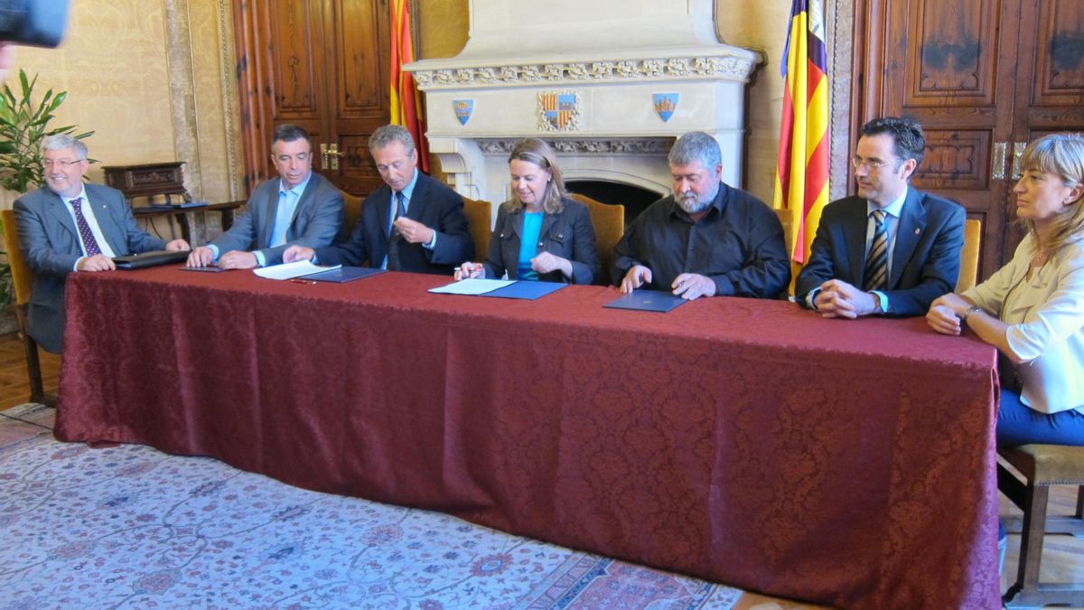 Todos los grupos del Consell mallorquín firman un código ético para "limpiar" la imagen "contaminada" por la corrupción