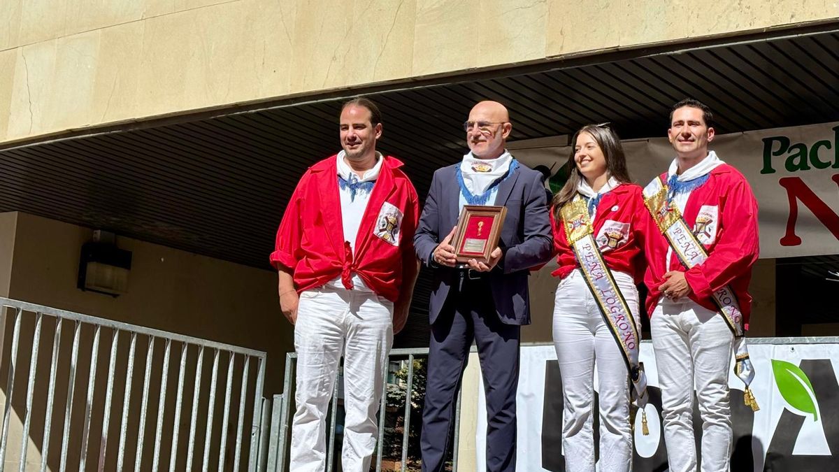 El seleccionador nacional, Luis de la Fuente, recibe las Llaves de Oro de la Peña Logroño