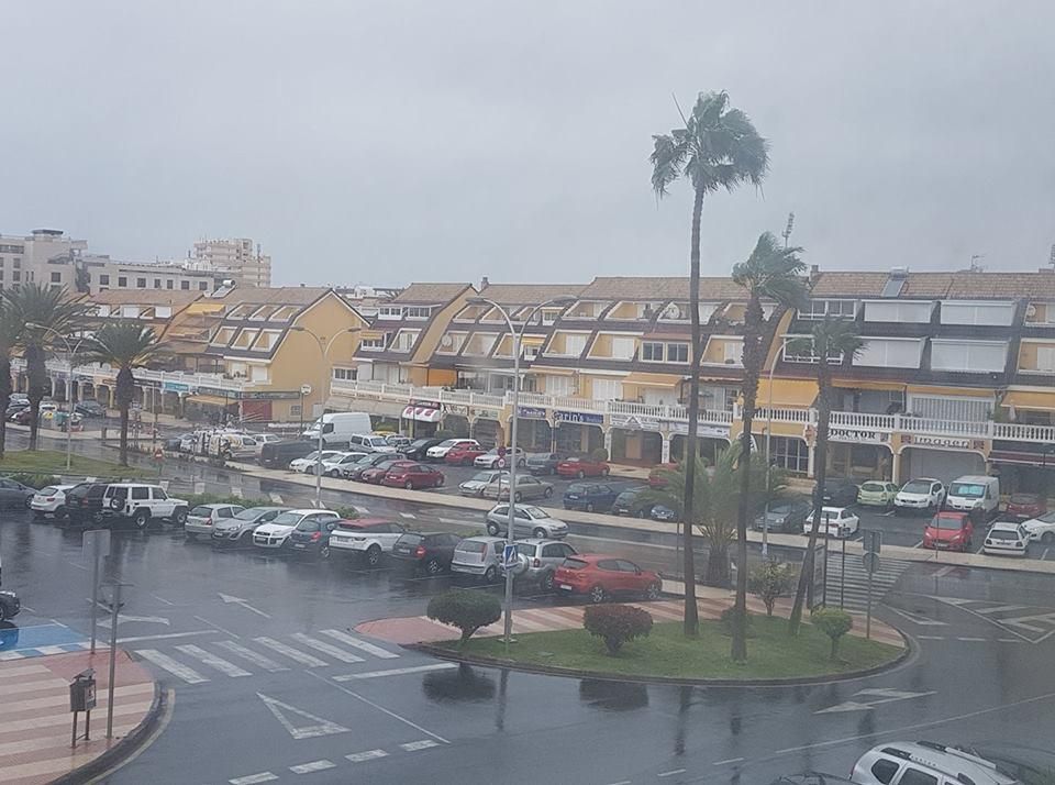 Playa de las Américas, en el sur de Tenerife, con el mal tiempo dominando