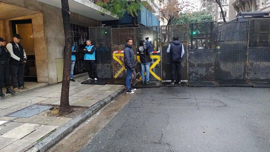 Críticas al "operativo de limpieza" del Gobierno porteño en la esquina en la que vive Cristina Kirchner