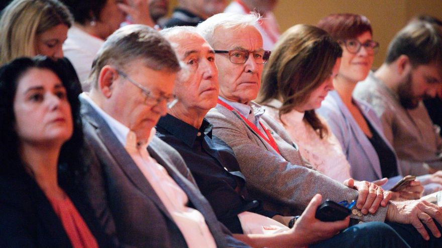 Ana García Alcolea, Ximo Puig, Joan Baldoví, Joan Ribó, Sandra Gómez, Àgueda Micó y Alberto Ibáñez en el congreso sobre extrema derecha de la Fundación Primero de Mayo.