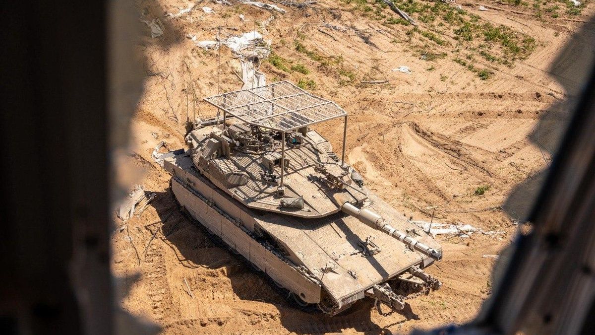 Un tanque del Ejército israelí en el sur de la Franja de Gaza, en mayo de 2025.