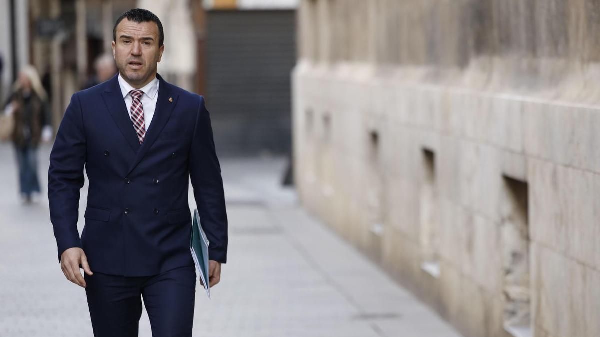 El presidente de la Diputación de Valencia no sabe "de qué dosier se habla" y asegura que el PSOE "quiere hacer ruido"