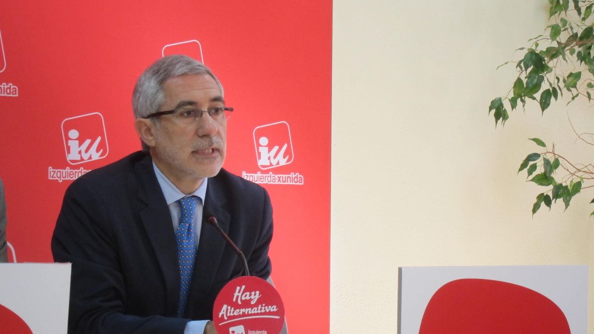 Llamazares advierte de que la Ley Wert es una "contrarreforma" que tiene como prioridad a los obispos y a la derecha