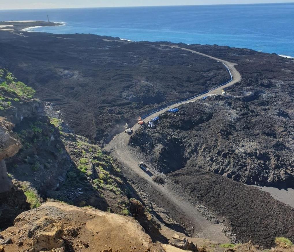 Tubería que atraviesa la fajana lávica.