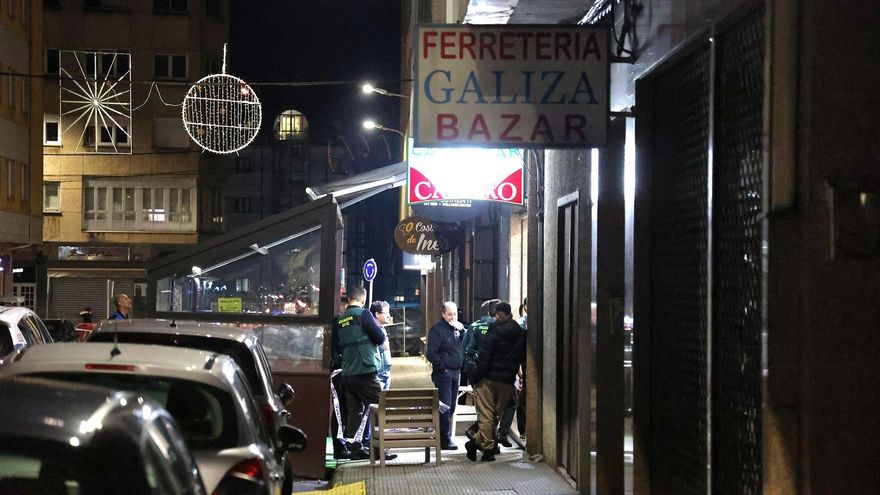 Matan con un arma de fuego a un hombre en un bar de Carballo (A Coruña) y buscan a dos implicados que huyeron en patinete