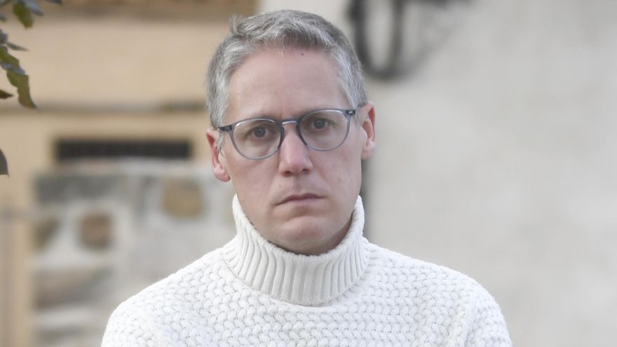 Denuncian que un párroco de Segovia niega la comunión a feligreses por ser homosexuales