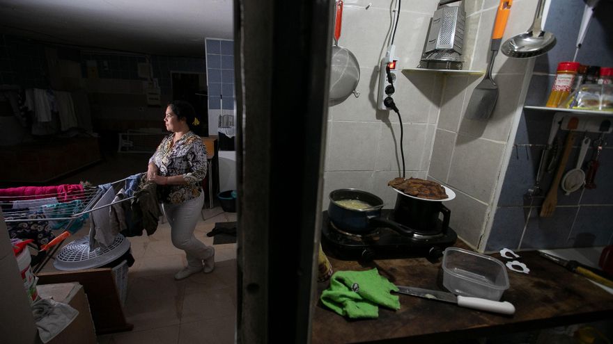 El drama dels migrants als quals un policia local lloga trasters com a 'habitatge': "Un dia passarà una desgràcia"