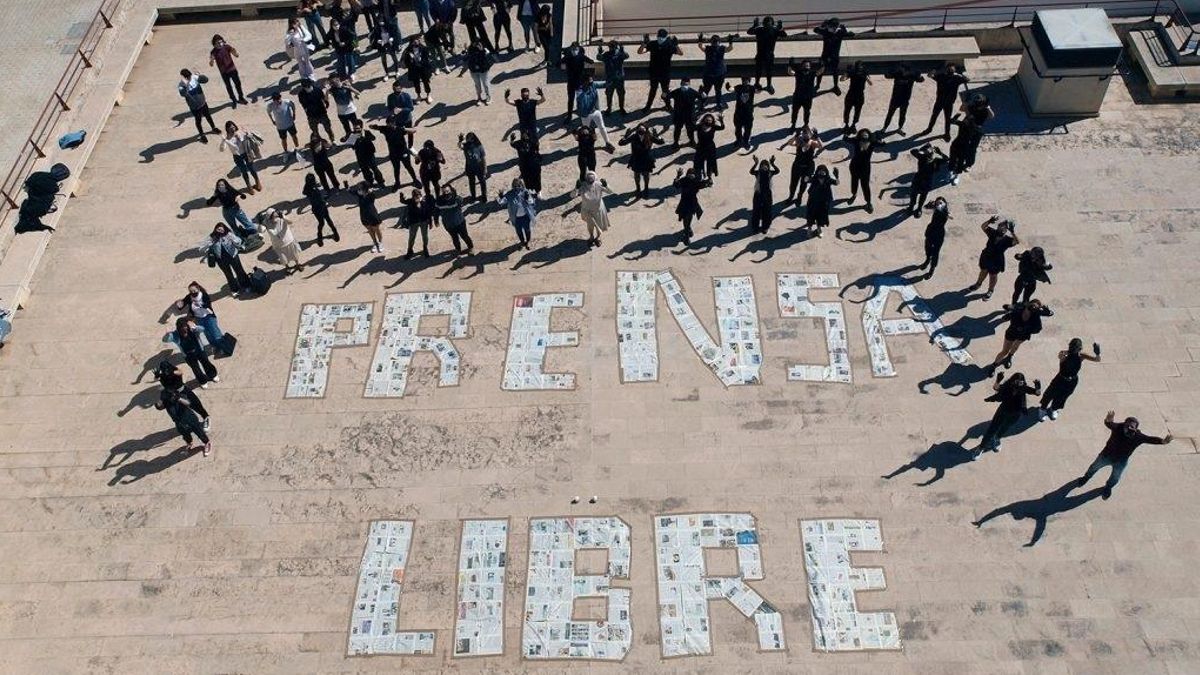 Performance de los alumnos del CESAG por el Día Mundial de la Libertad de Prensa.