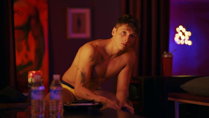 Carlos Scholz es Óscar en "Toy boy"