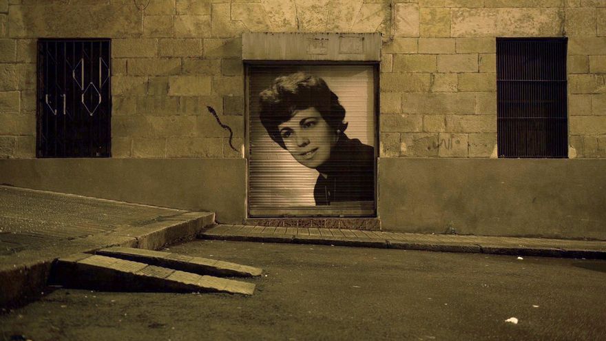 El retrato de Paqui en uno de los escaparates de San Francisco, en Bilbao