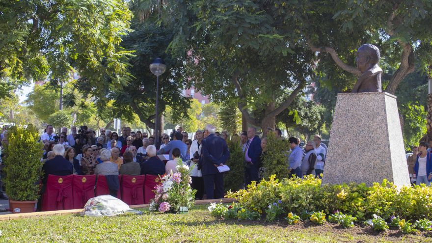 Archivo - Inauguración de un busto homenaje al que fuera alcalde de San Fernando Cayetano Roldán, en 2019. (Foto de archivo).
