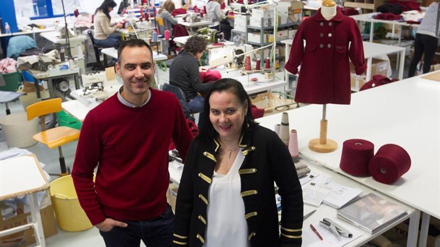 Una firma de moda zamorana se proyecta al abrigo de la familia real británica