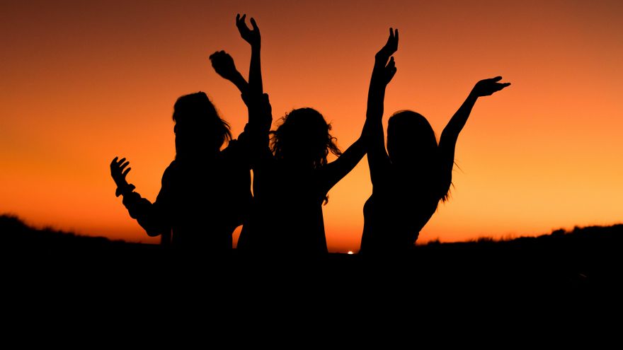 Una experta en adolescencia, sobre hasta qué hora dejar salir a los hijos en fiestas: “La confianza se construye con hechos”