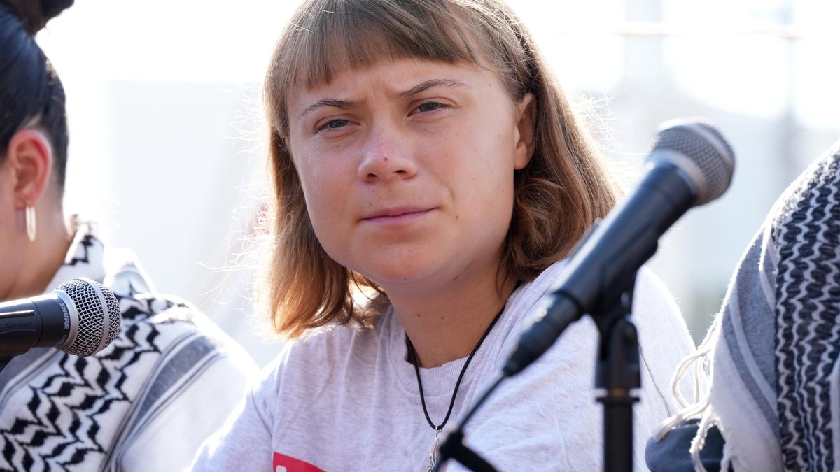 Greta Thunberg, Eduard Fernández o Ada Colau se preparan para zarpar hacia Gaza: "Callar es ser cómplice"