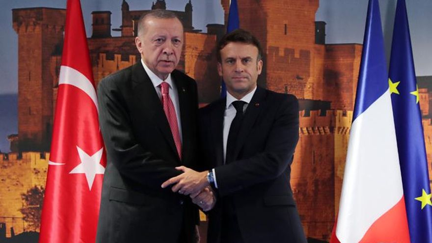 El presidente de Turquía, Recep Tayyip Erdogan, se reúne con el presidente de Francia, Emmanuel Macron, al margen de la cumbre de la OTAN en Madrid, en junio de 2022.