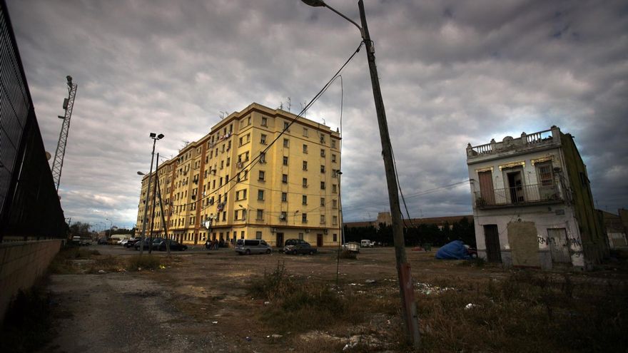 Bloques Portuarios en València: cuando ni ser mayor ni estar enfermo impiden ser desahuciado