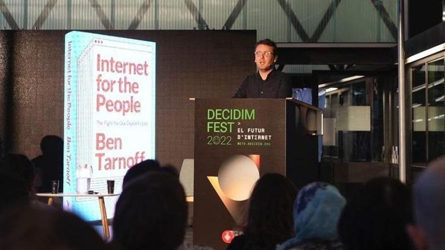 Ben Tarnoff durante su intervención en el Decidim Fest de Barcelona